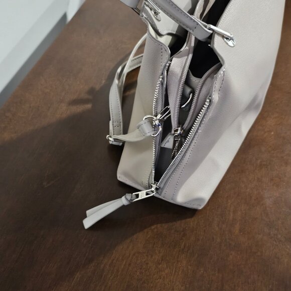 David Jones Purse very light grey in color multiple pockets inside - Picture 6 of 11